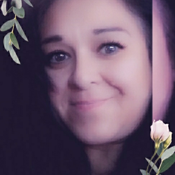 Meet your Posher, Denise - Picture 2 of 2